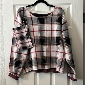 Plaid Women's Sweater with matching wristlet